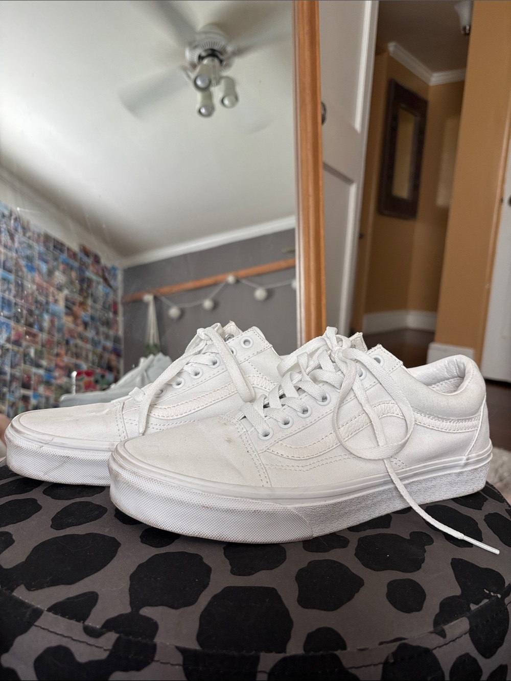 Classic White Canvas Low-Top Vans